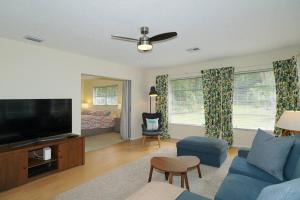 The Manasota Beach House private Pool & Jacuzzi close to the beaches PET FRIENDLY