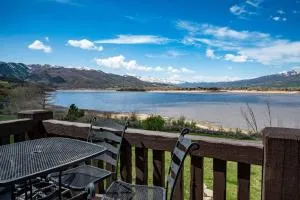 Lakeside Lodging with Lake Views and Hot Tub - Casey Acres