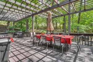 3 Mi to Table Rock Lake Cabin with Fire Pit! - Lampe