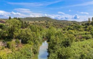 Maisons de vacances Beautiful Home In Saint Laurent De La Cabrerisse : photos des chambres