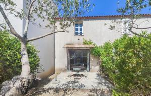 Maisons de vacances Beautiful Home In Saint Laurent De La Cabrerisse : photos des chambres