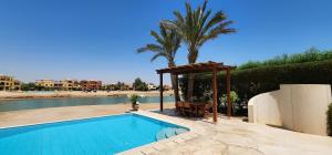 Nayah Stays, Lagoons beach, Paradise 3 ensuite with private pool