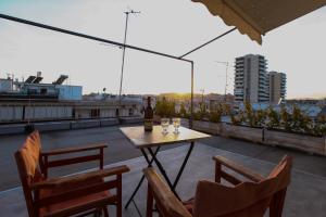 Loft condo next to metro station. Amazing view!