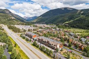 Cozy Ski-In Ski-Out Condo with Heated Pool - 3hvězdičkové hotely ve městě Keystone