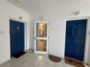 Cozy 2-bd ap near the sea!