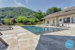 Lanfonnet Terrace With Shared Pool