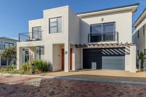 Songbird DAria Cape Town luxury house on Wine Estate