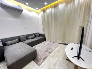 Studio inside Casa Beverly Hills Compound رقم الهاتف صفر صفر اتنين صفر واحد واحد صفر اتنين اربعه ثلاثه صفر 222