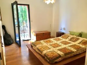 Chambre indépendante avec coin cuisine - Laouque