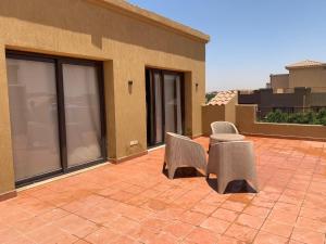 Studio inside Casa Beverly Hills Compound رقم الهاتف صفر صفر اتنين صفر واحد واحد صفر اتنين اربعه ثلاثه صفر 222