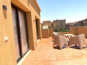 Studio inside Casa Beverly Hills Compound رقم الهاتف صفر صفر اتنين صفر واحد واحد صفر اتنين اربعه ثلاثه صفر 222