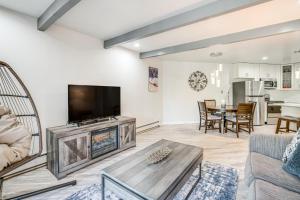 Pet-Friendly Apt with Views 6 Mi to Keystone Resort