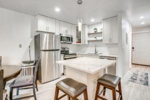 Pet-Friendly Apt with Views 6 Mi to Keystone Resort