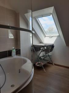 Maisons de vacances La Maison Rose - avec grand jardin clos a 300m de la mer : photos des chambres