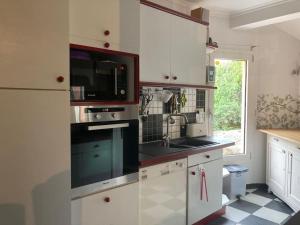 Maisons de vacances La Maison Rose - avec grand jardin clos a 300m de la mer : photos des chambres