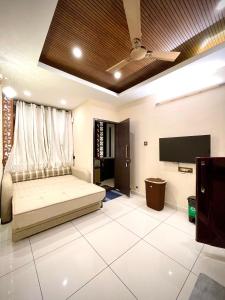 #1BHK Studio Apartment with 3-4 person occupancy Family only