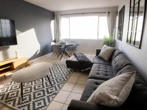 Romilly 32 Beachfront