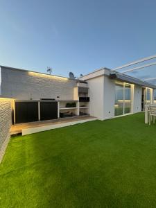 Fabulous front sea penthouse
