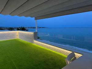 Fabulous front sea penthouse