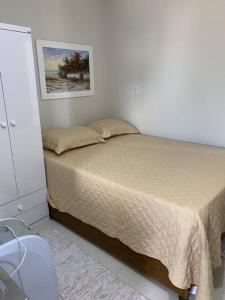 Kitnet 206 centro, com linda vista janela, tv smart