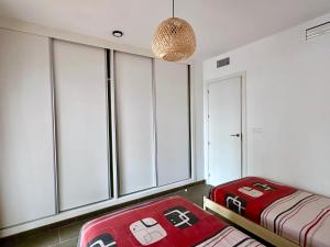 Nuevo Oasis con parking, piscina y cargador de VE