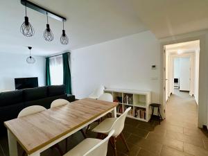 Nuevo Oasis con parking, piscina y cargador de VE