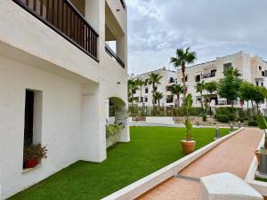 Nuevo Oasis con parking, piscina y cargador de VE