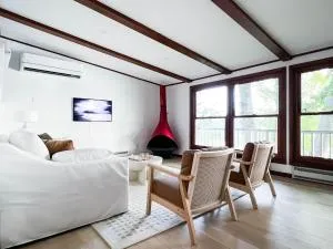 Midcentury modern lake house - Paw Paw