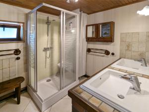 Maisons de vacances Maison avec grand jardin, garage, jacuzzi supplement : photos des chambres