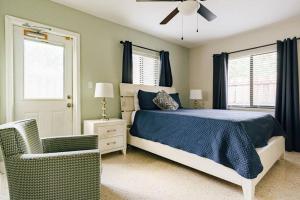 Two blocks from Beach - Walk to the water!