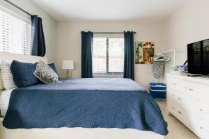 Two blocks from Beach - Walk to the water!