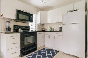 Two blocks from Beach - Walk to the water!