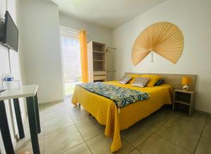 Hotels Tikazela - Escale Tournon-Sur-Rhone : Chambre Double avec Salle de Bains Privative