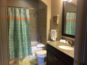 Apartment with Pool View  room in Resort Style Apartment/Home - The Woodlands