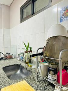 Depto dos habitaciones sobre avenida principal en Cataratas del Iguazú, con wifi