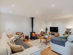 4 Bed in Howden 93496