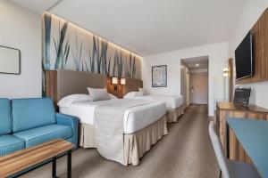 Deluxe Double Room with Two Double Beds room in Riu Plaza Chicago