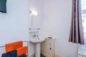 Professional Contractors Retreat, Superfast WIFI, FREE Van Parking CCTV