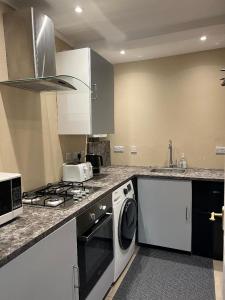 London Property Apartments for up to 6, next to Big Ben & London Eye