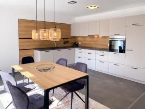 4-Zimmer Wohnung, zentral Fränkische Schweiz, Neubau, Parkplatz, 3 SZ, 2 BZ, große Terrasse - Wiesenthau