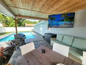 Serenity by the Sea! Cozy pool home with putting green & fire pit! - West Bradenton