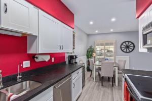 Charming Condo with Pool in Mesa - Ubytování bez kategorie ve městě Mesa