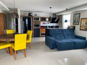 Apto com ampla sacada funcional bem situado