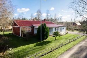 Spacious Cabin for Work Crews, 10 Beds!