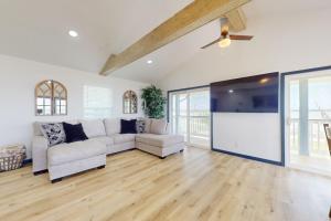 The Baytown Getaway - Main House