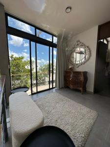 Casa cristal 3 pisos Arbolada