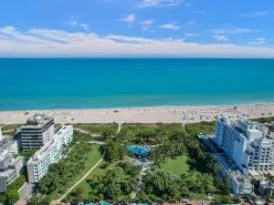 South Beach Haven- Steps to the Beach- 1 King Bedroom 2 Beds 1 Bathroom Apartment - Fisher Island