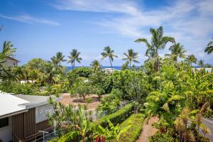 Studio + Kitchen room in Royal Sea Cliff Kona By Outrigger