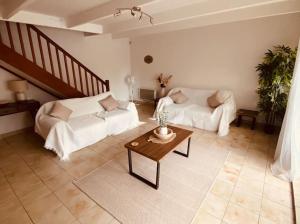 4 bed home with private pool