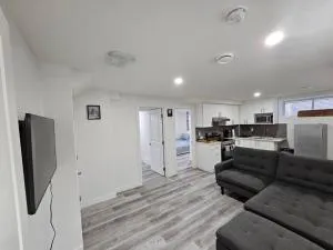 Entire guest suite in Cochrane, AB - Bottrel